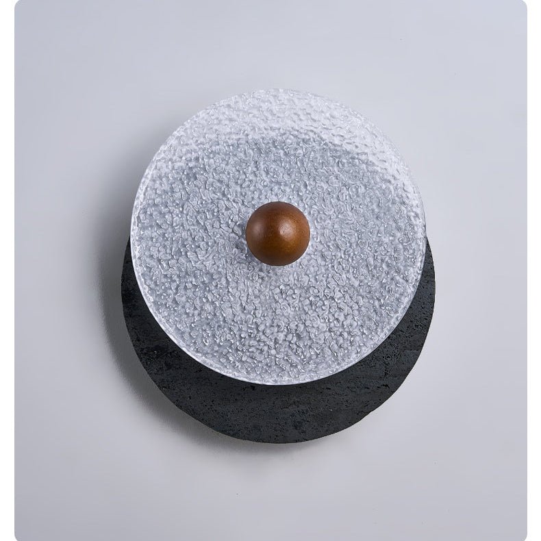 Valalaine aplique de pared con disco de vidrio texturizado y placa trasera de travertino negro