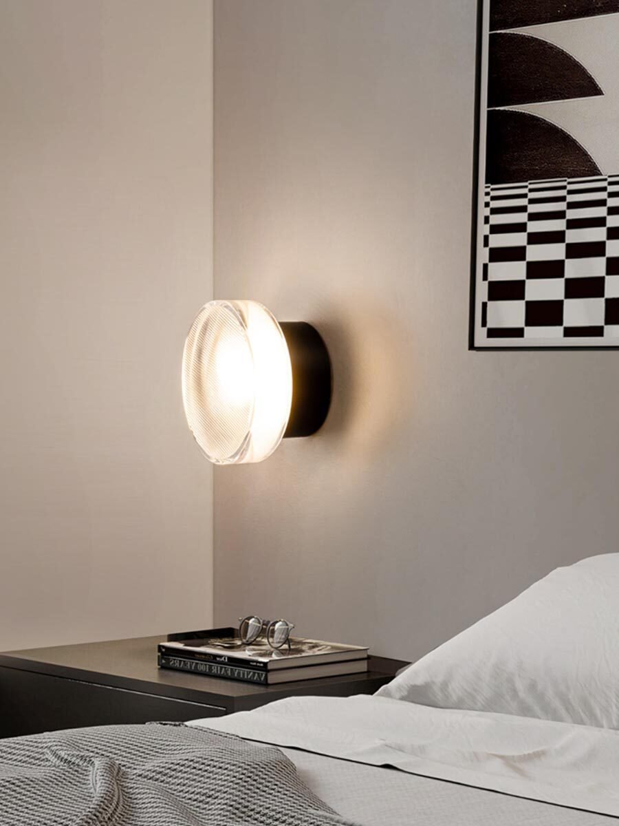 Noct aplique de pared con sombra de vidrio ribeteado