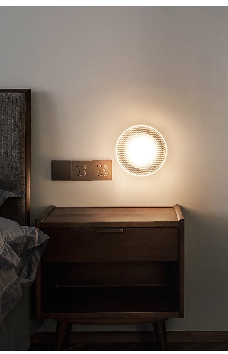Noct aplique de pared con sombra de vidrio ribeteado