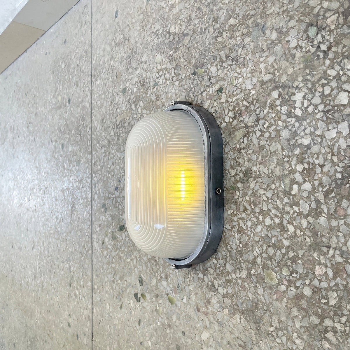 Viraelelia aplique de pared