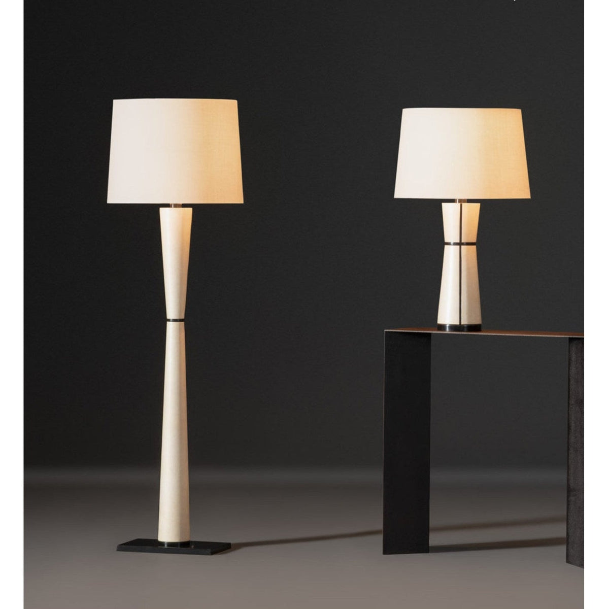Mireria lámpara de mesa de cuero