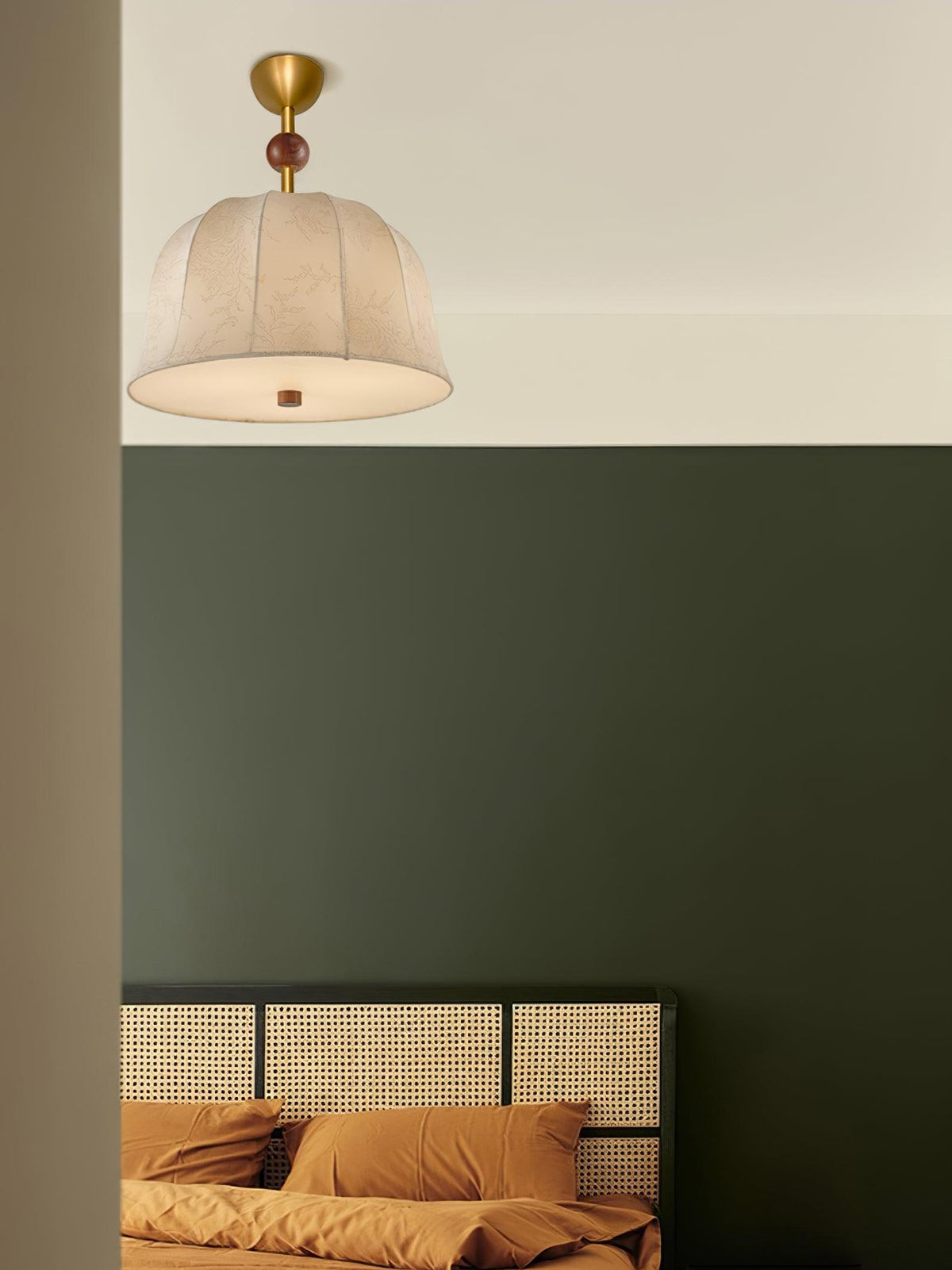 Lámpara de techo en tela, metal y madera para interiores cálidos elegantes