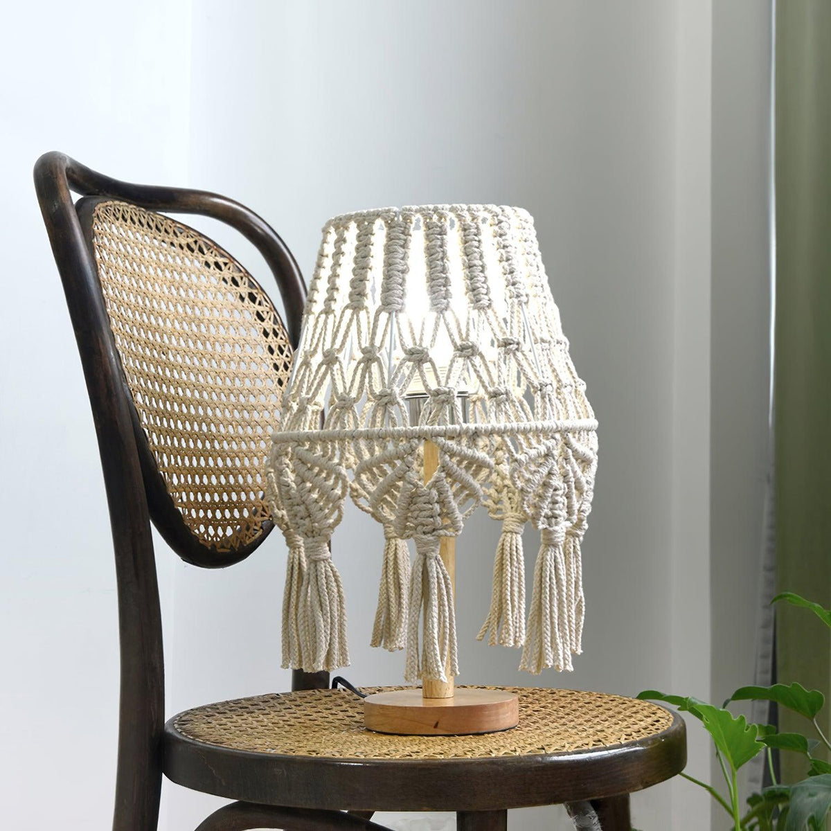 Tassara lámpara de mesa de madera