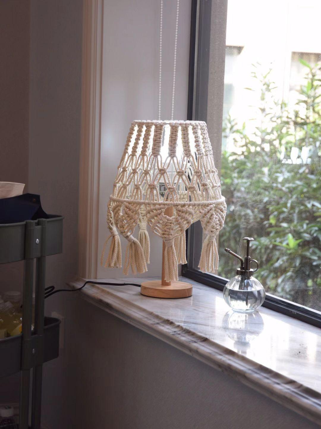 Tassara lámpara de mesa de madera