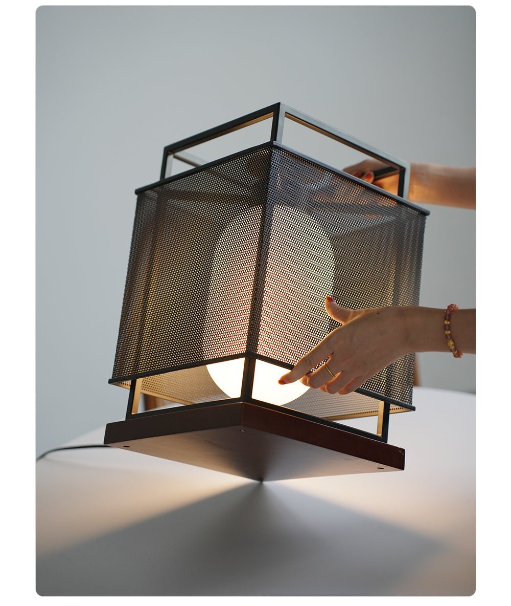 Bravik lámpara de mesa