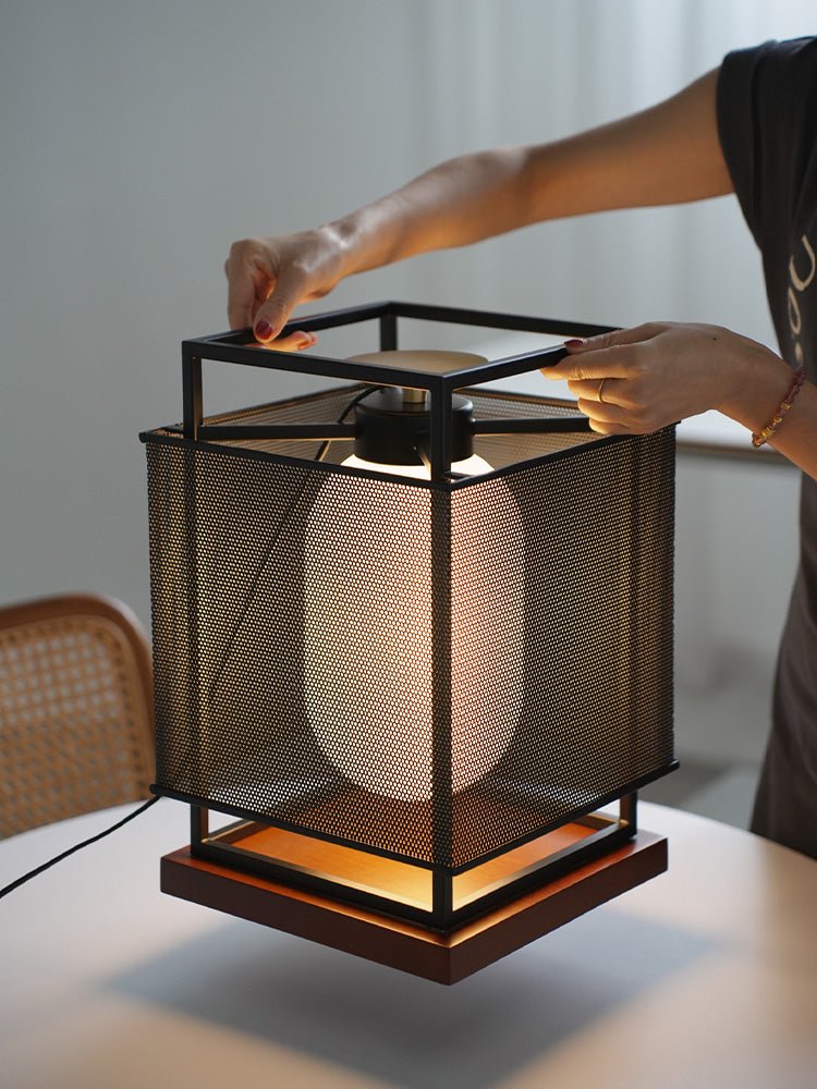 Bravik lámpara de mesa