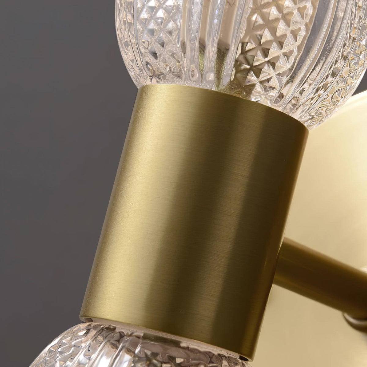 Eira aplique de pared con dos luces en latón y vidrio texturizado