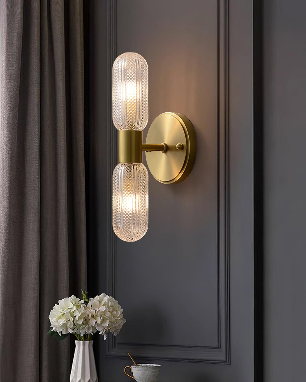 Eira aplique de pared con dos luces en latón y vidrio texturizado