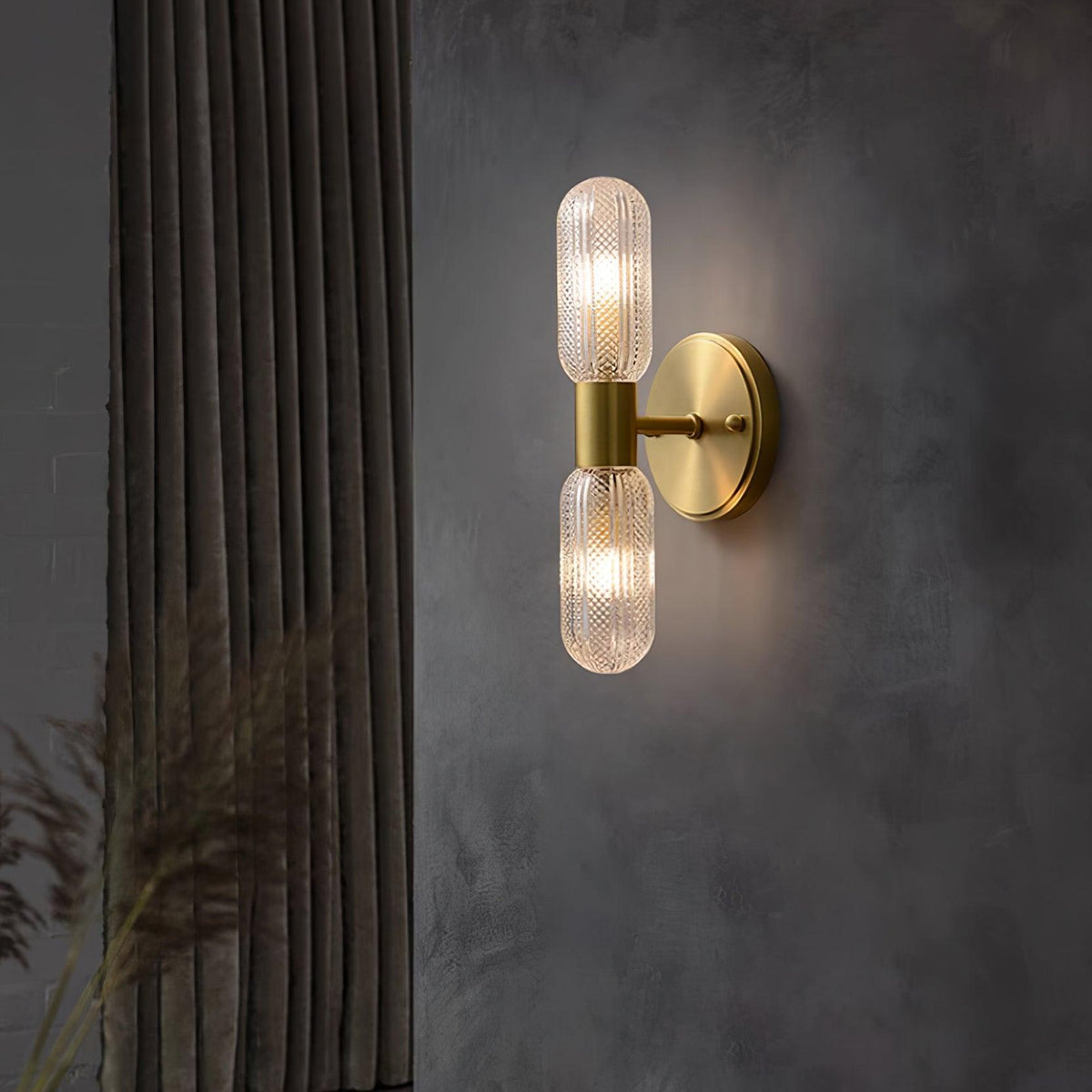 Eira aplique de pared con dos luces en latón y vidrio texturizado