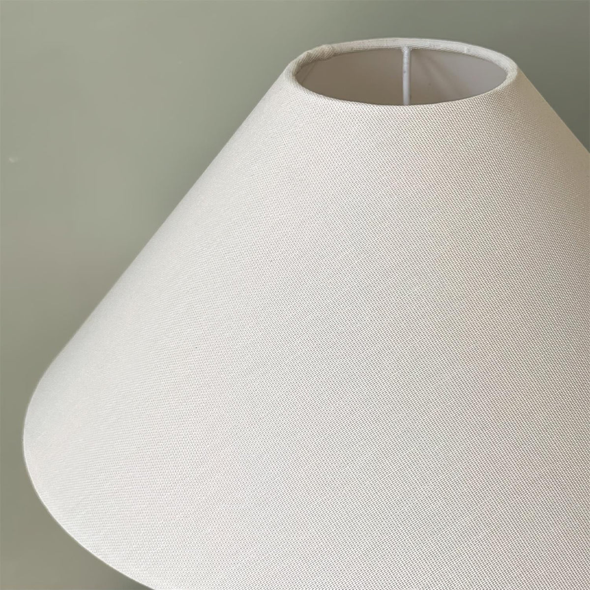 Viraarira lámpara de mesa