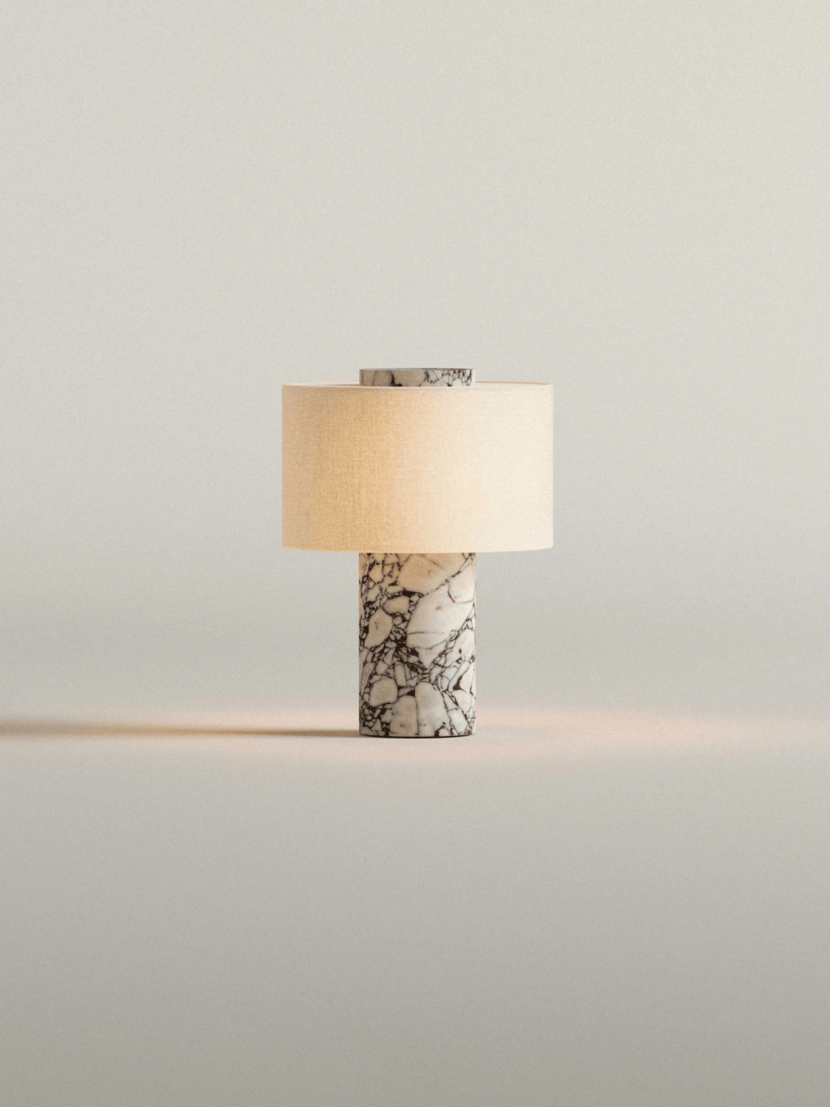 Kalvy lámpara de mesa cilíndrica de mármol travertino