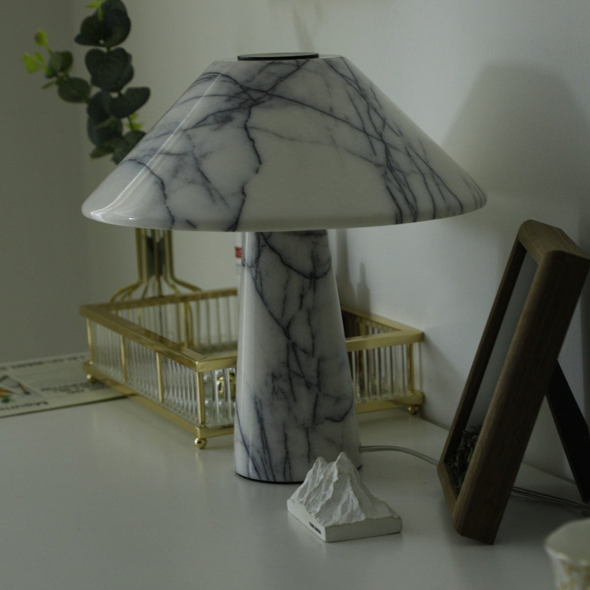 Dashiell lámpara de mesa moderna de mármol
