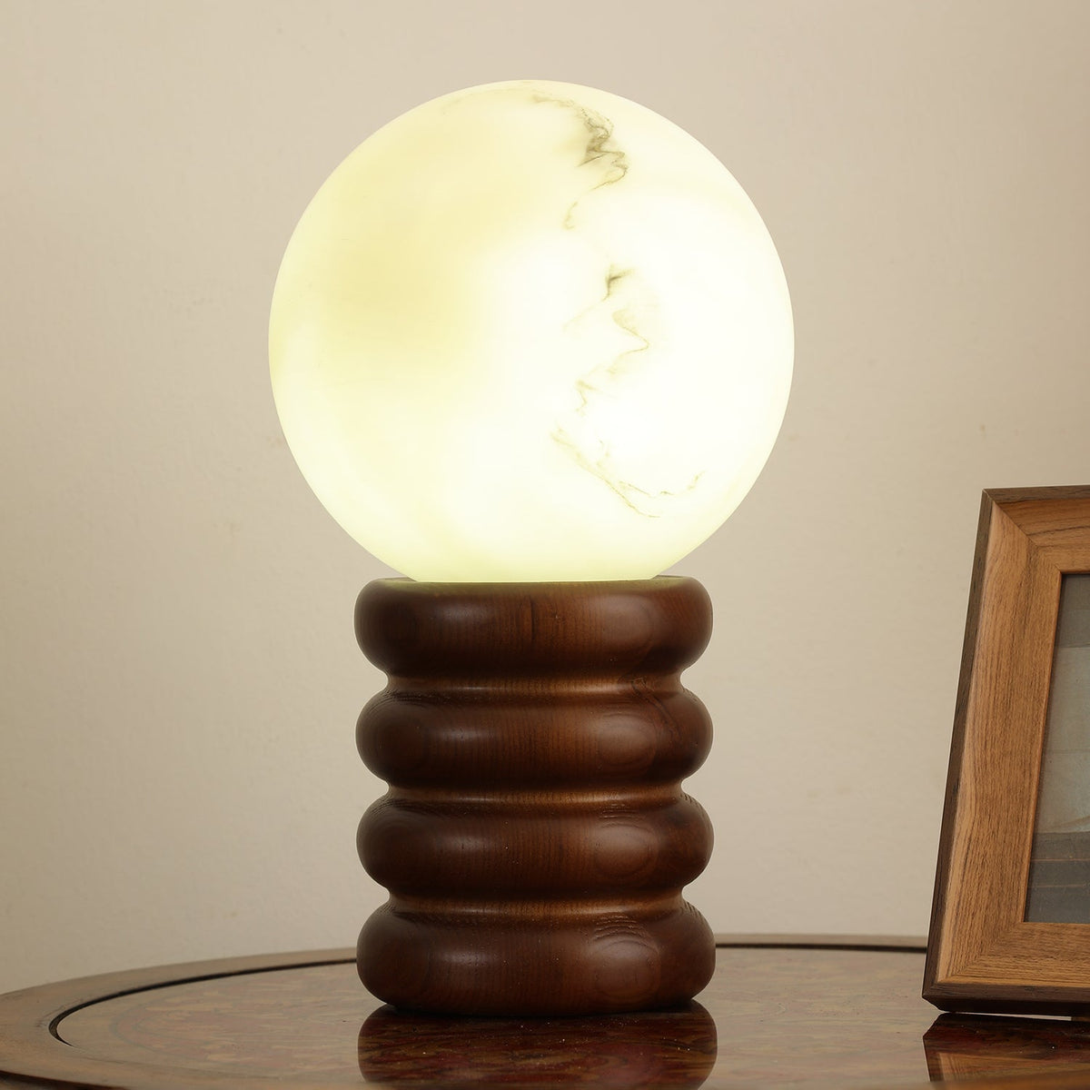 Novar lámpara de mesa de madera contemporánea