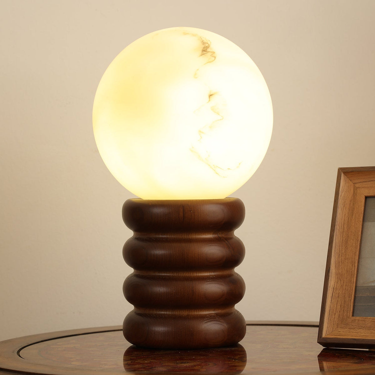 Novar lámpara de mesa de madera contemporánea