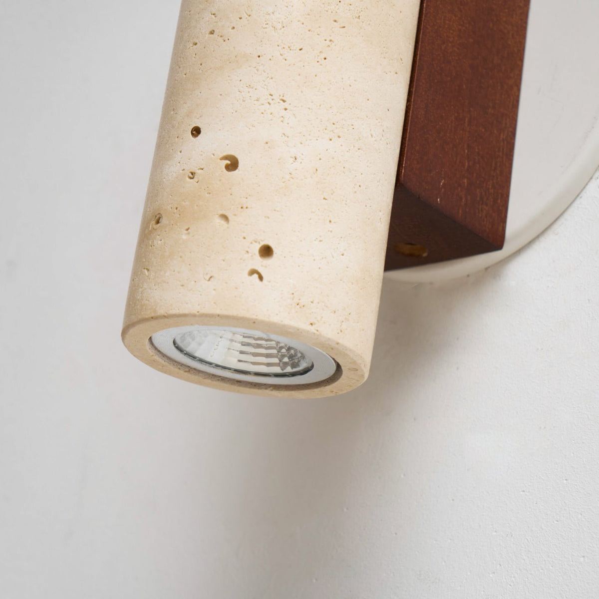 Nula aplique de pared cilindro madera travertino