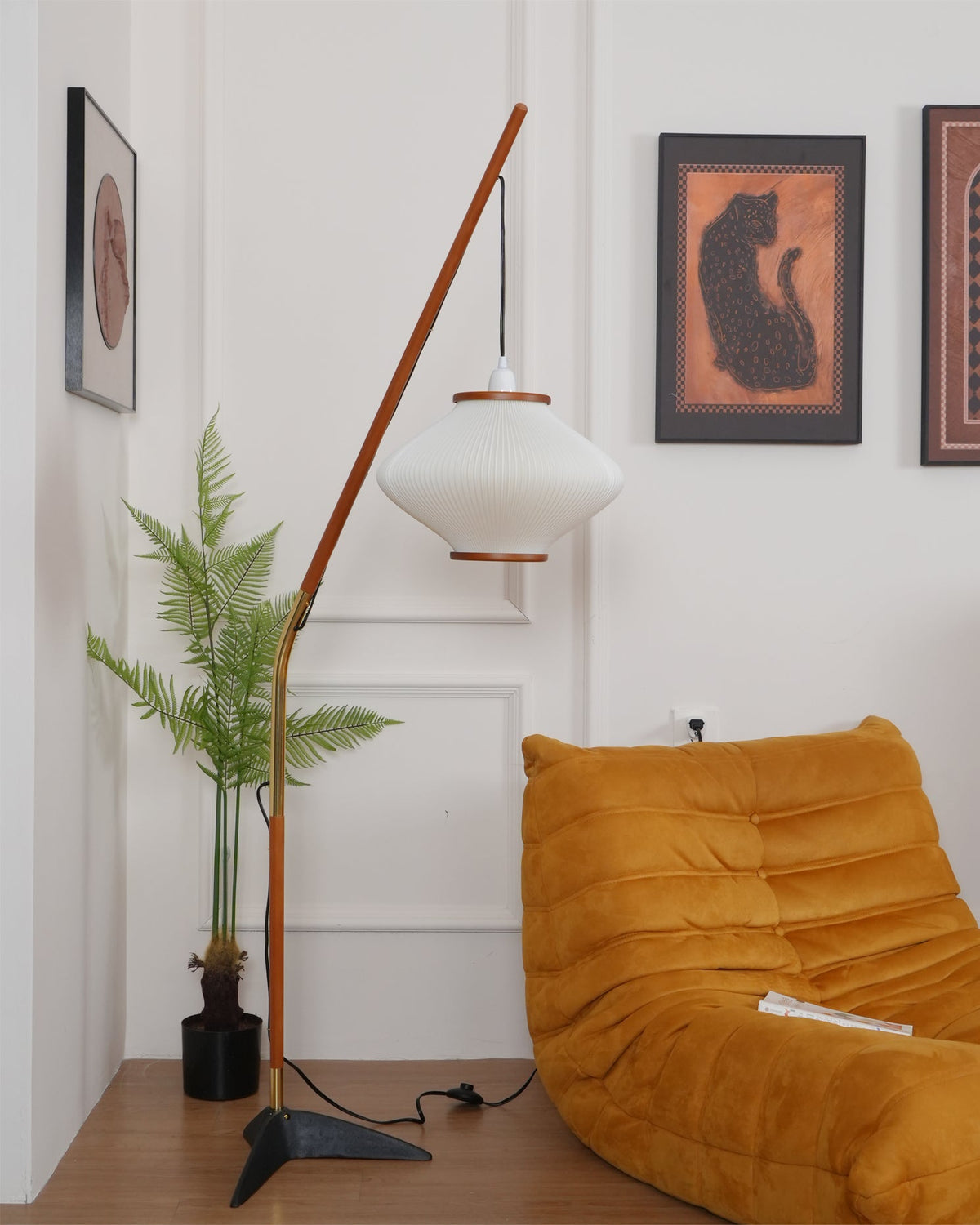 Ervenil lámpara de pie de madera y vidrio estilo mid-century