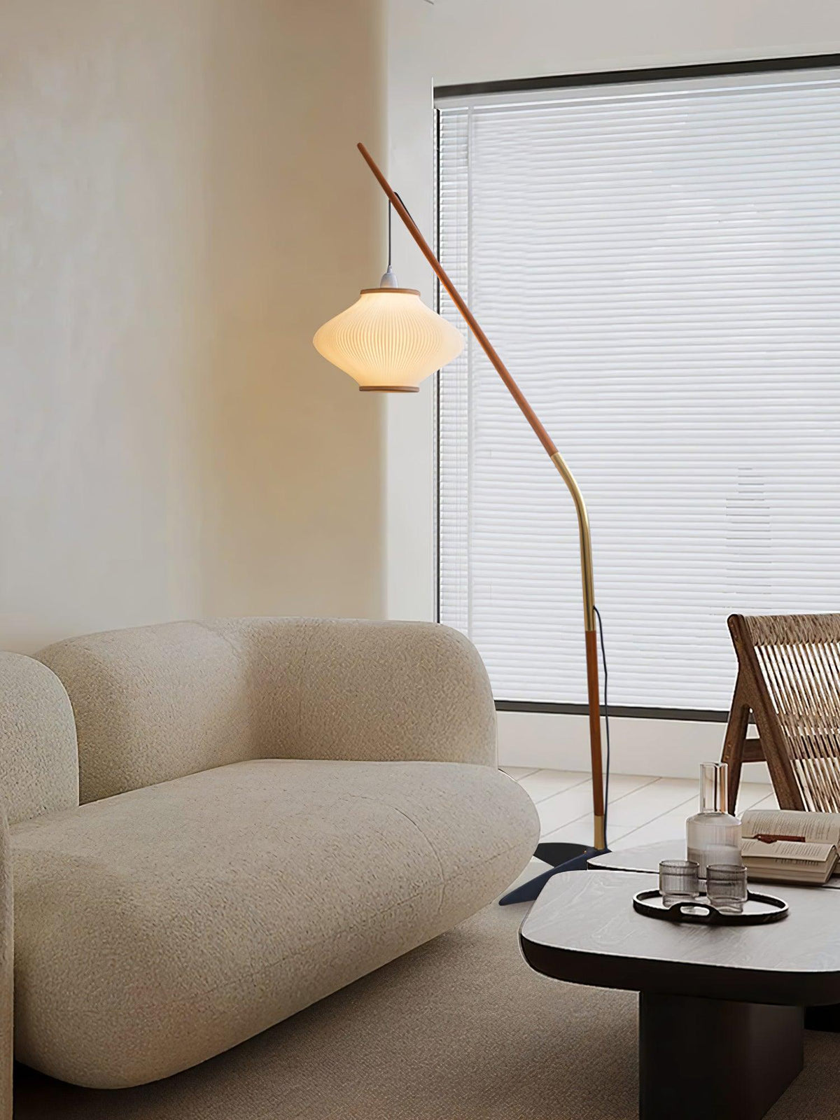 Ervenil lámpara de pie de madera y vidrio estilo mid-century
