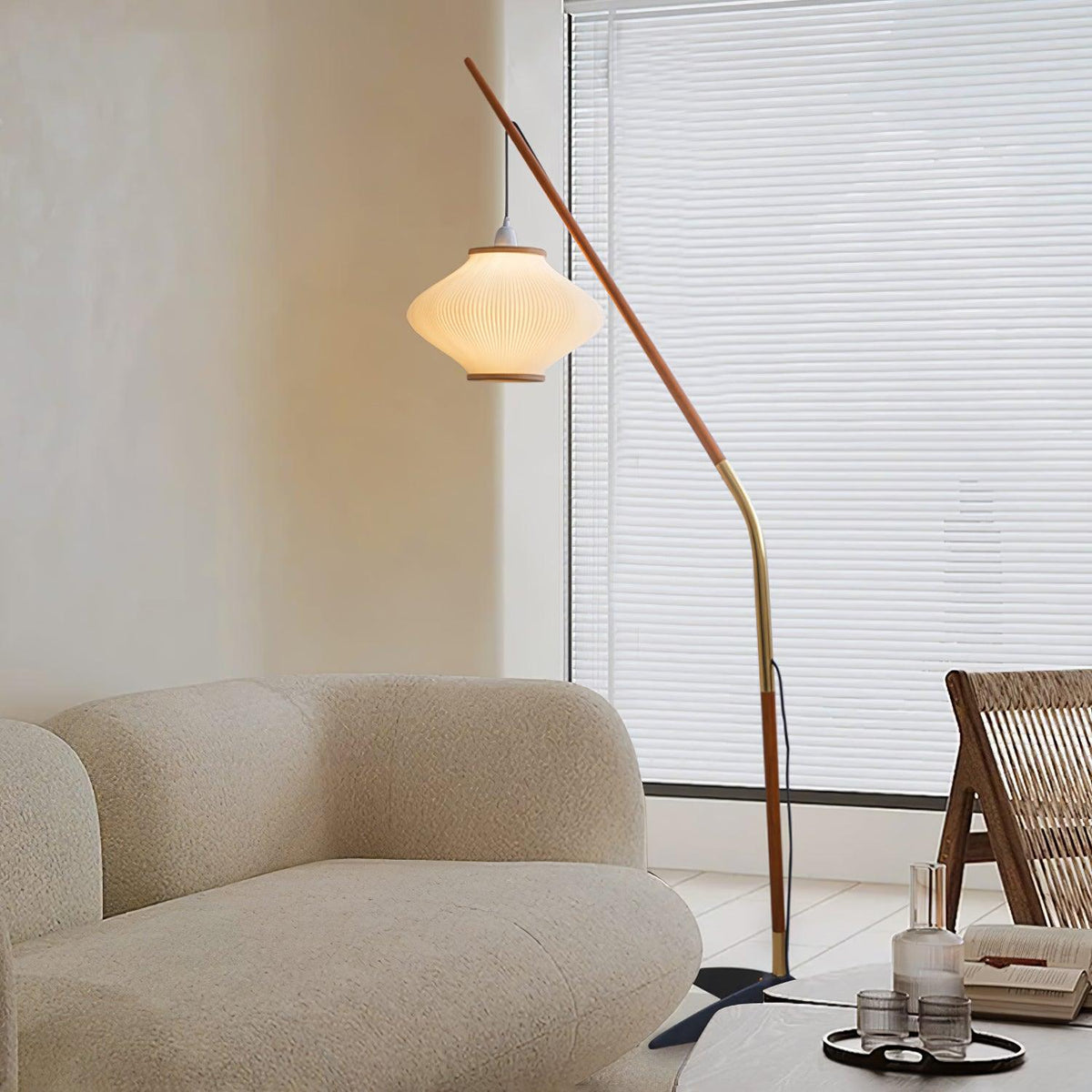 Ervenil lámpara de pie de madera y vidrio estilo mid-century