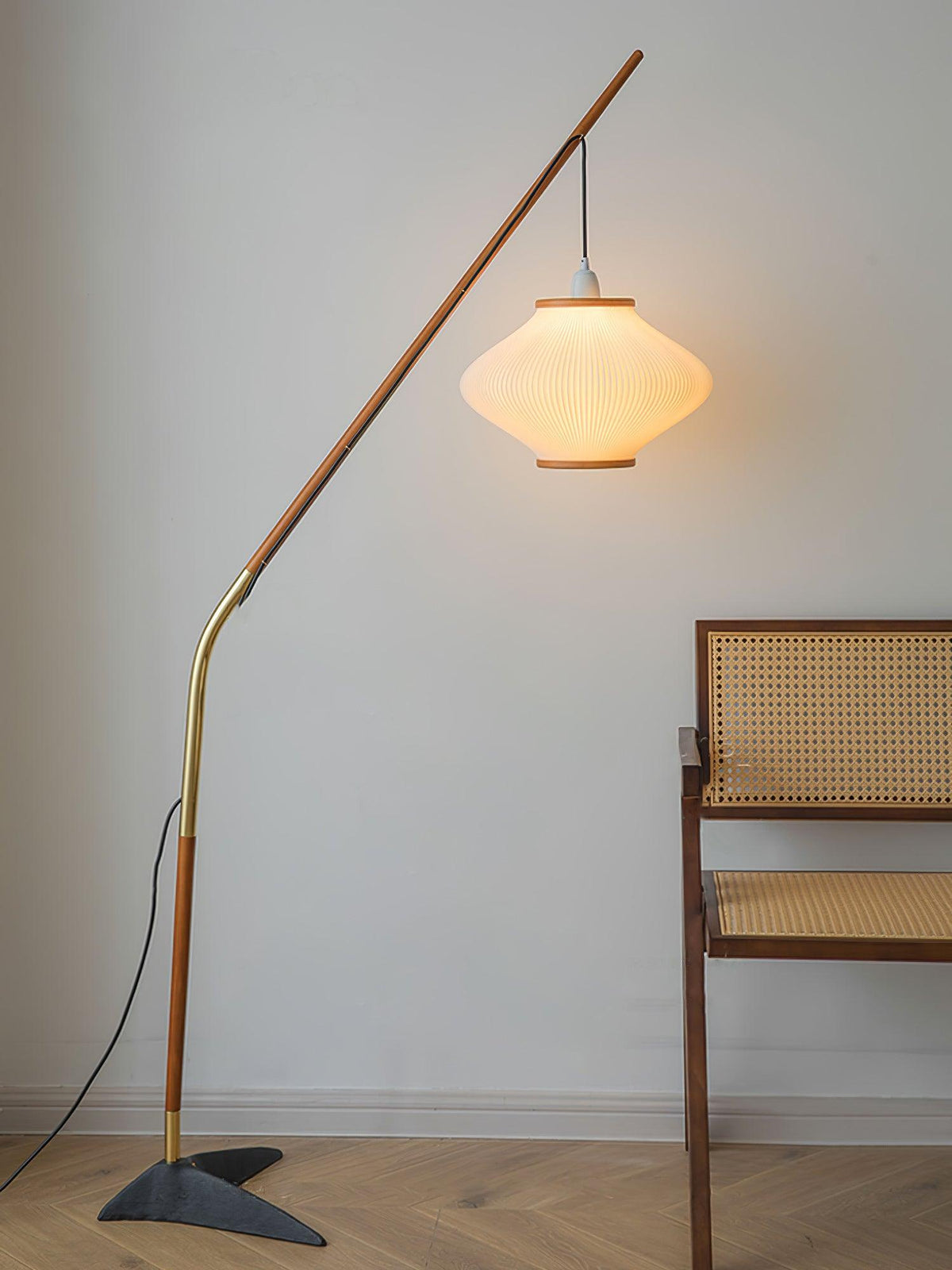 Ervenil lámpara de pie de madera y vidrio estilo mid-century