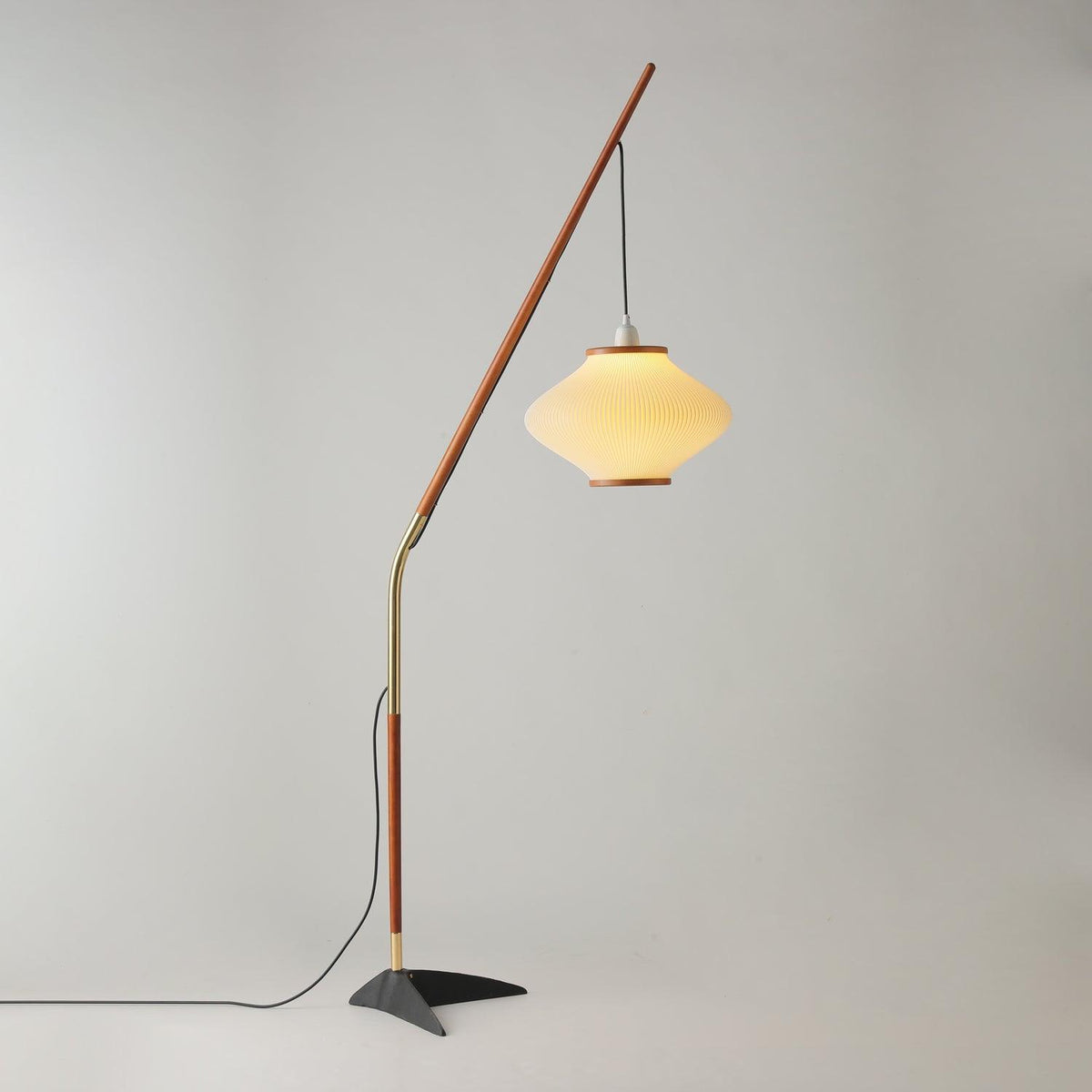 Ervenil lámpara de pie de madera y vidrio estilo mid-century