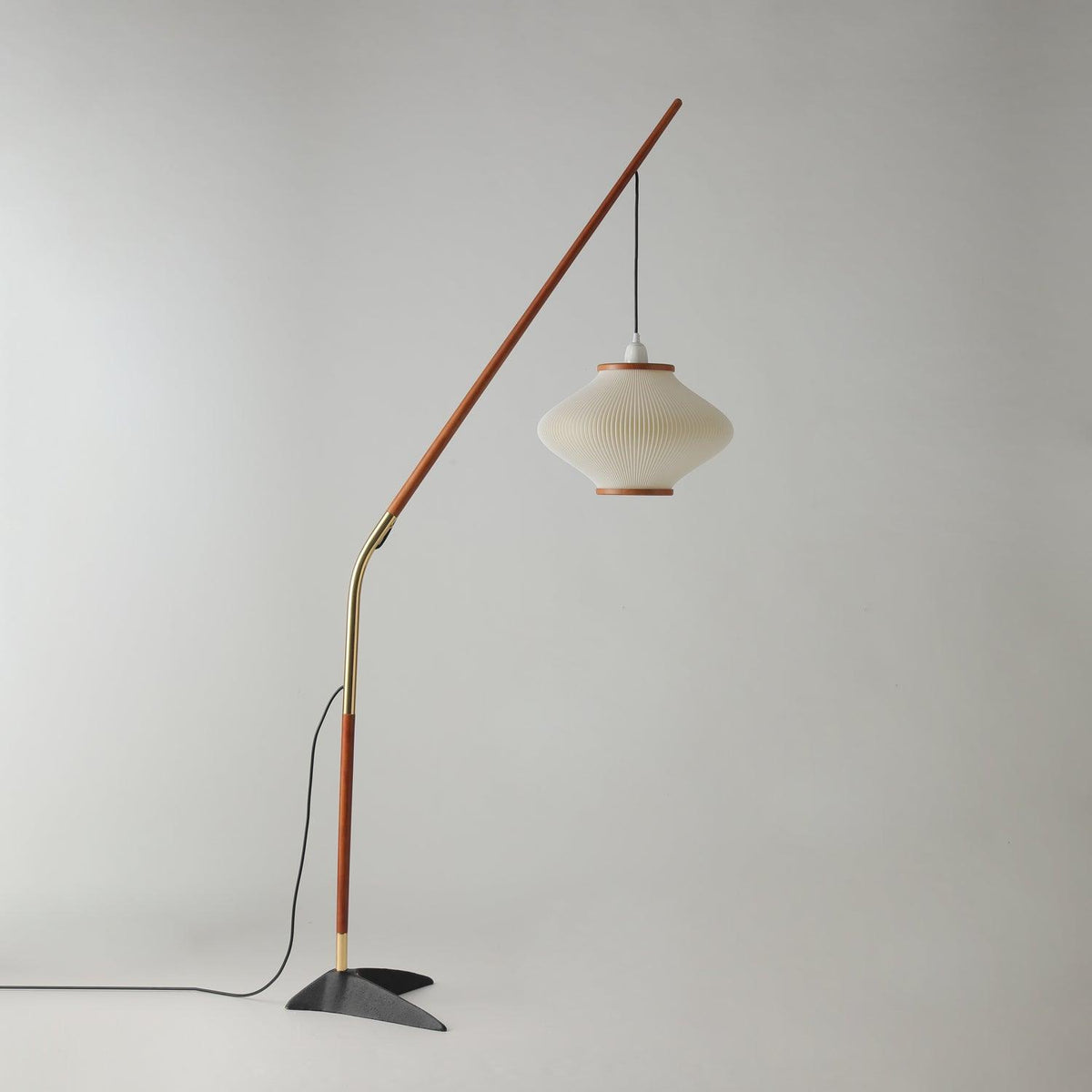 Ervenil lámpara de pie de madera y vidrio estilo mid-century