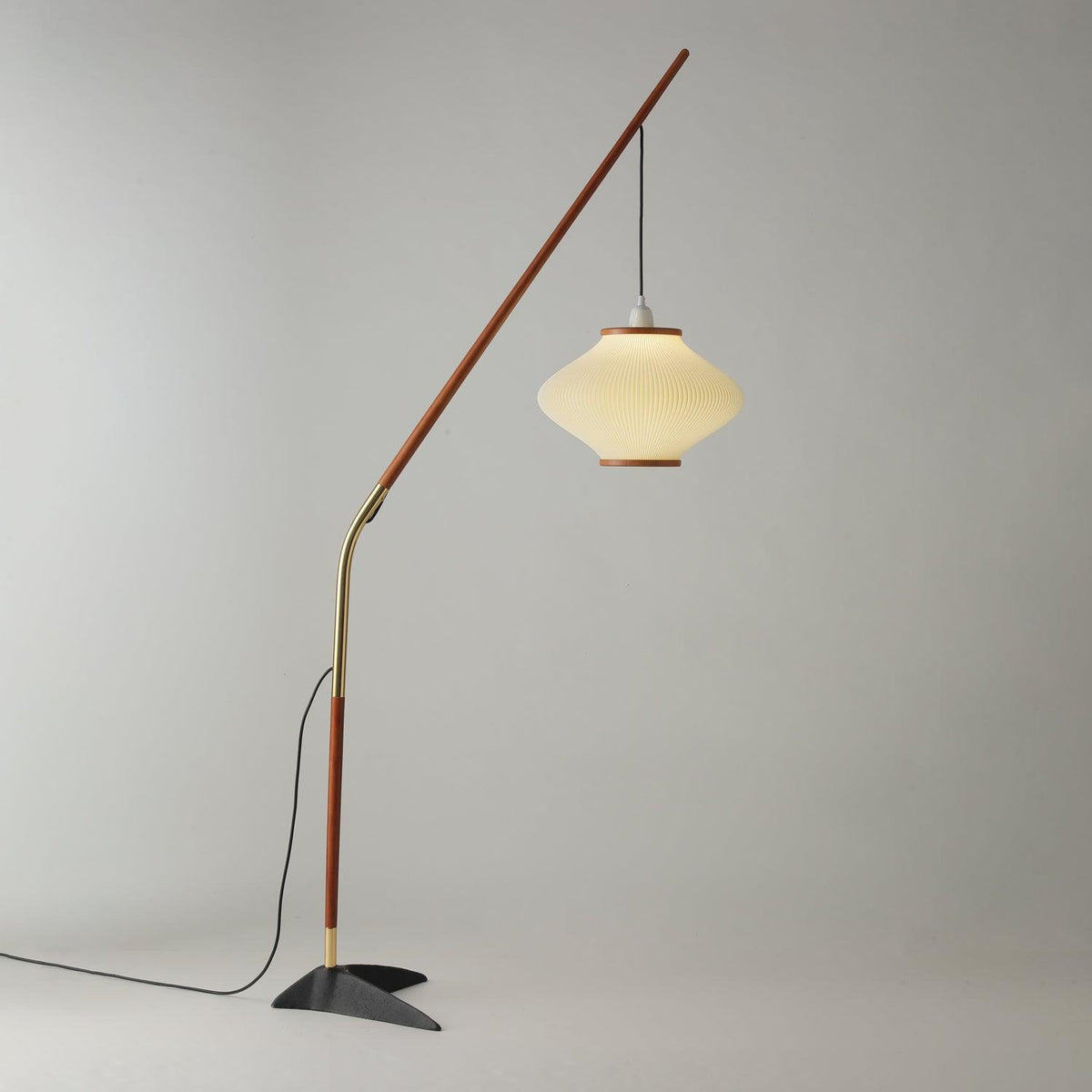 Ervenil lámpara de pie de madera y vidrio estilo mid-century