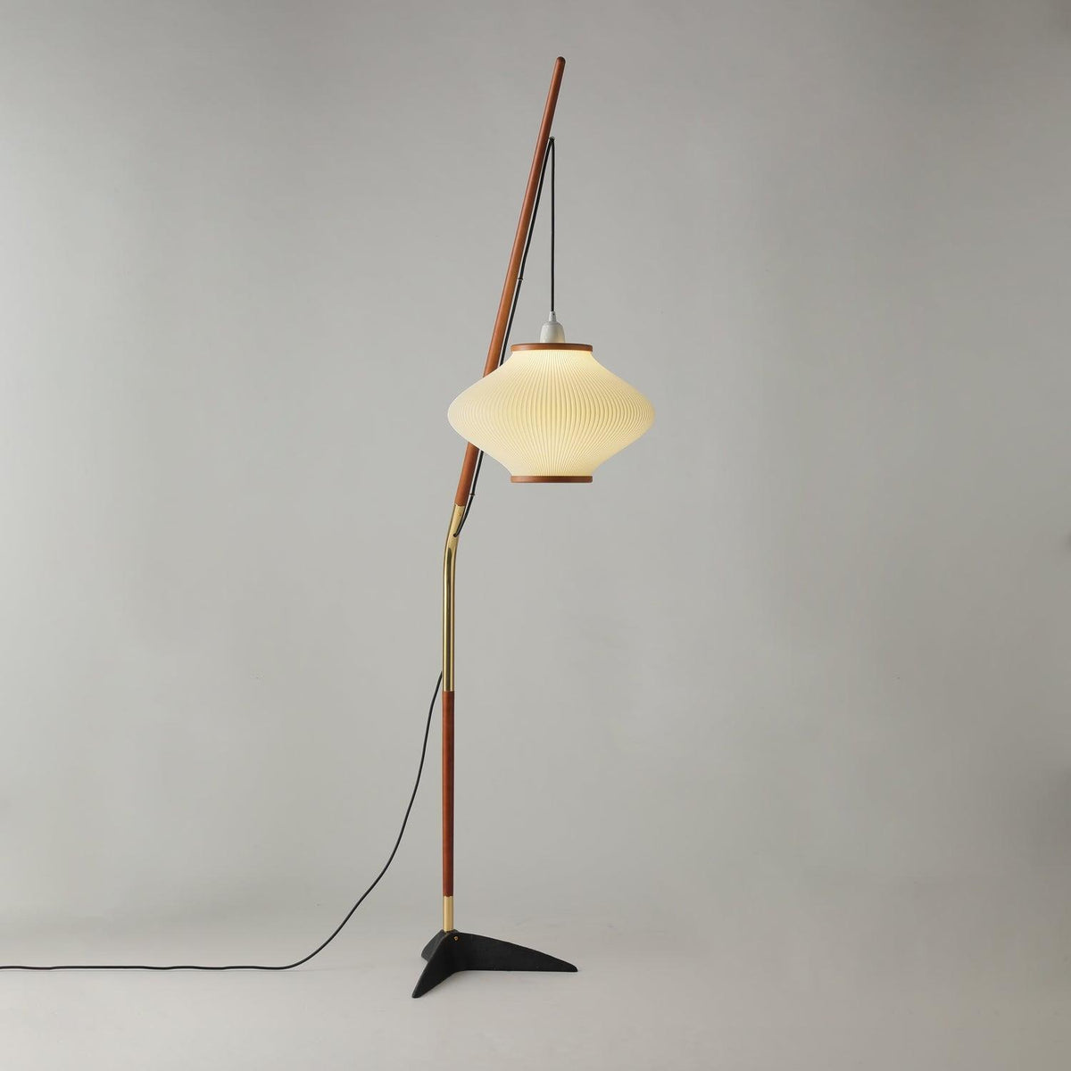 Ervenil lámpara de pie de madera y vidrio estilo mid-century