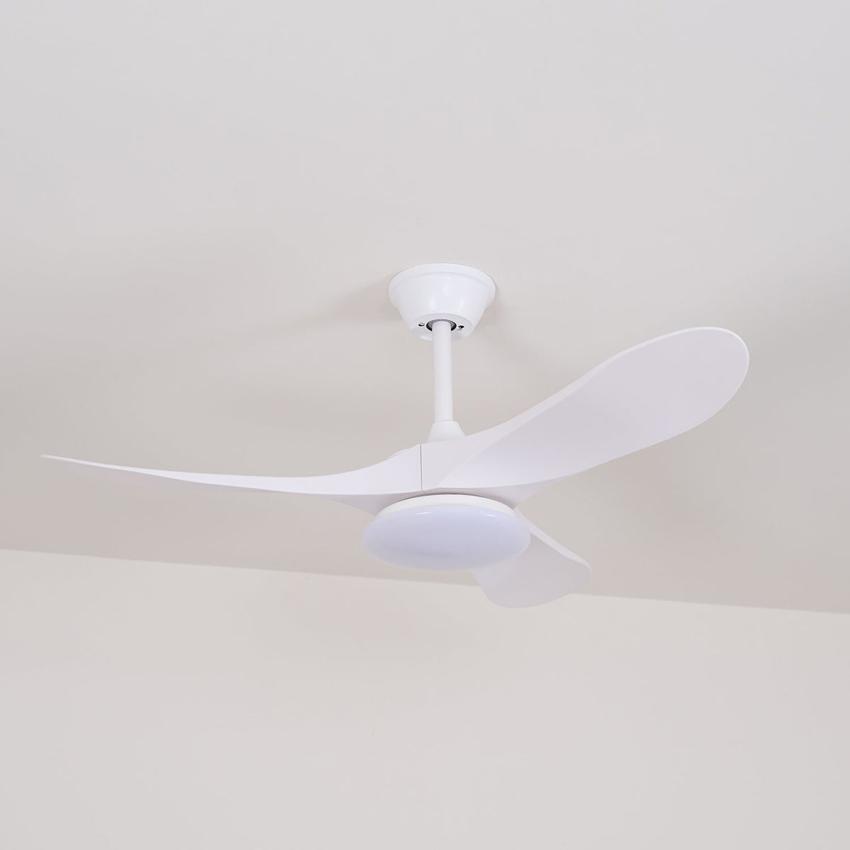 Oriken ventilador de techo con luz minimalista