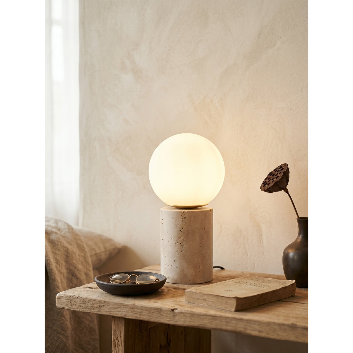 Norinise lámpara de mesa de travertino beige