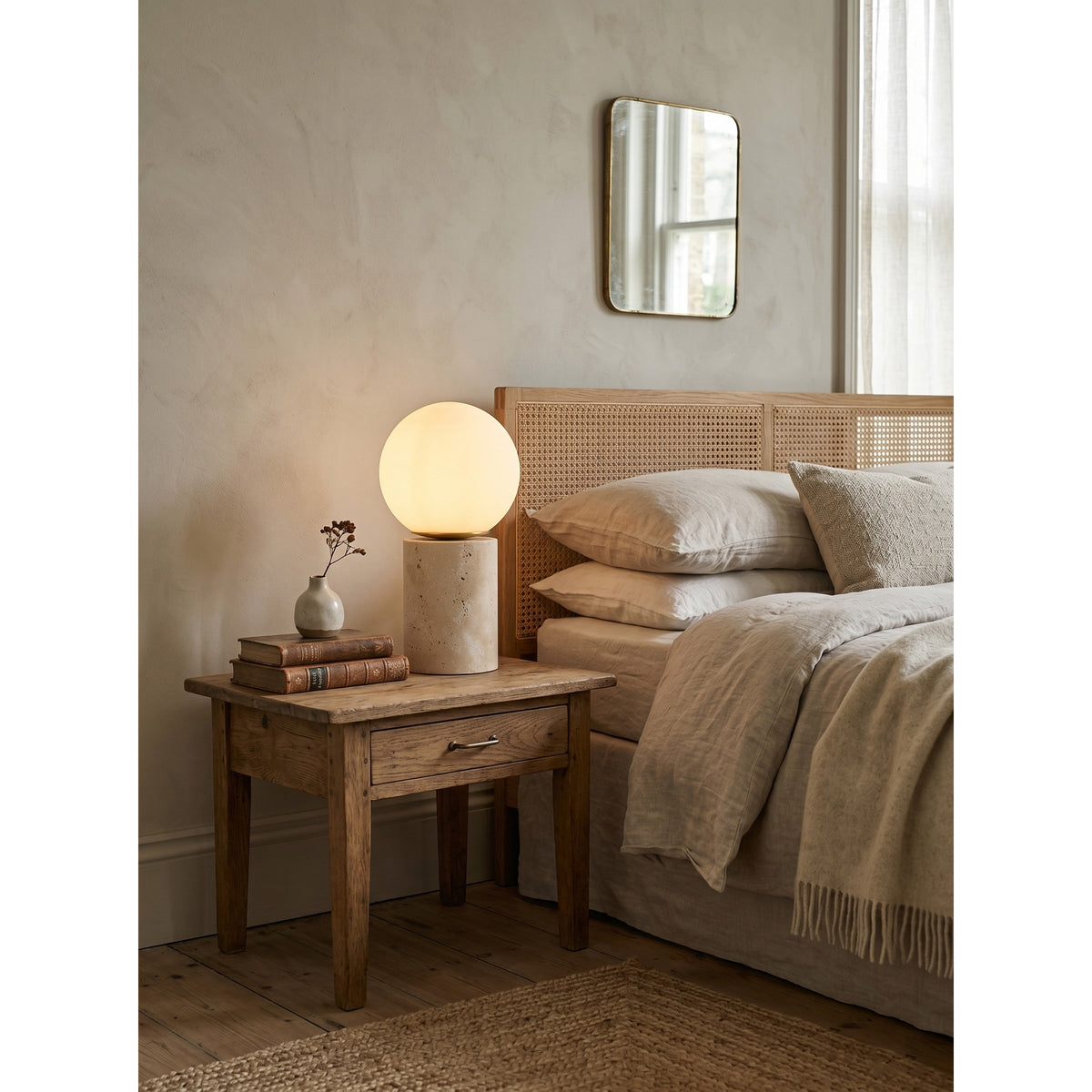 Norinise lámpara de mesa de travertino beige