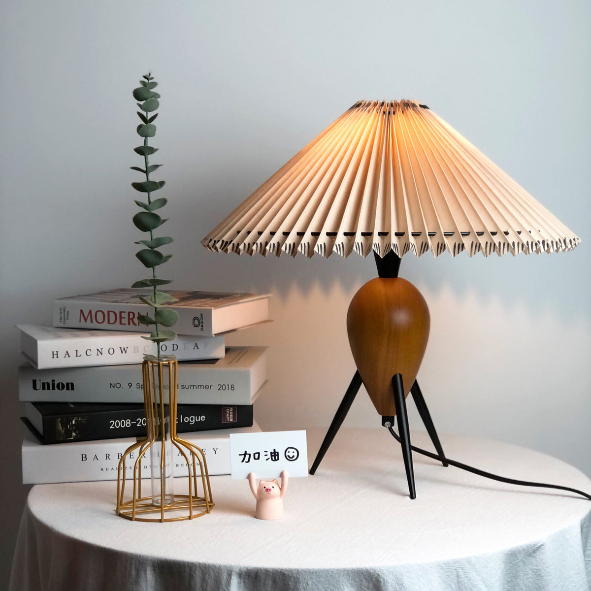 Elyse lámpara de mesa de madera y tejido