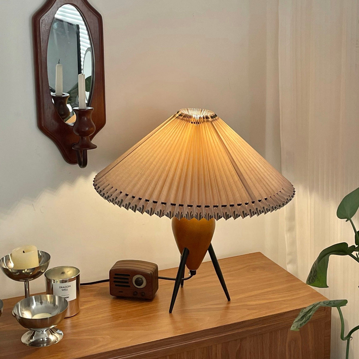 Elyse lámpara de mesa de madera y tejido