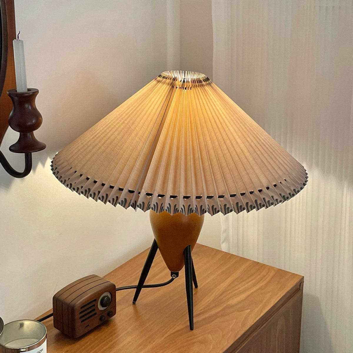 Elyse lámpara de mesa de madera y tejido