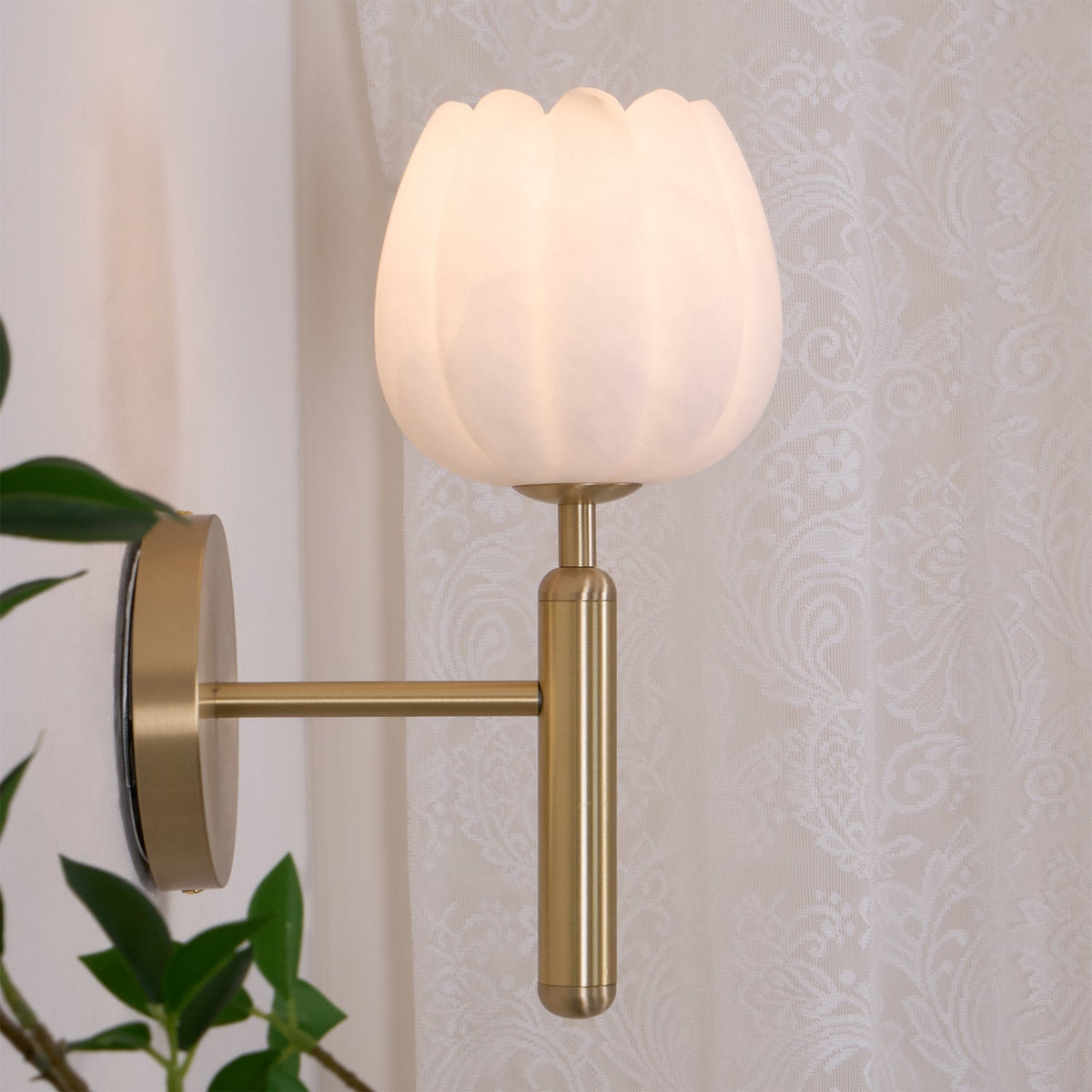 Nivarina aplique de pared Floral alabastro latón