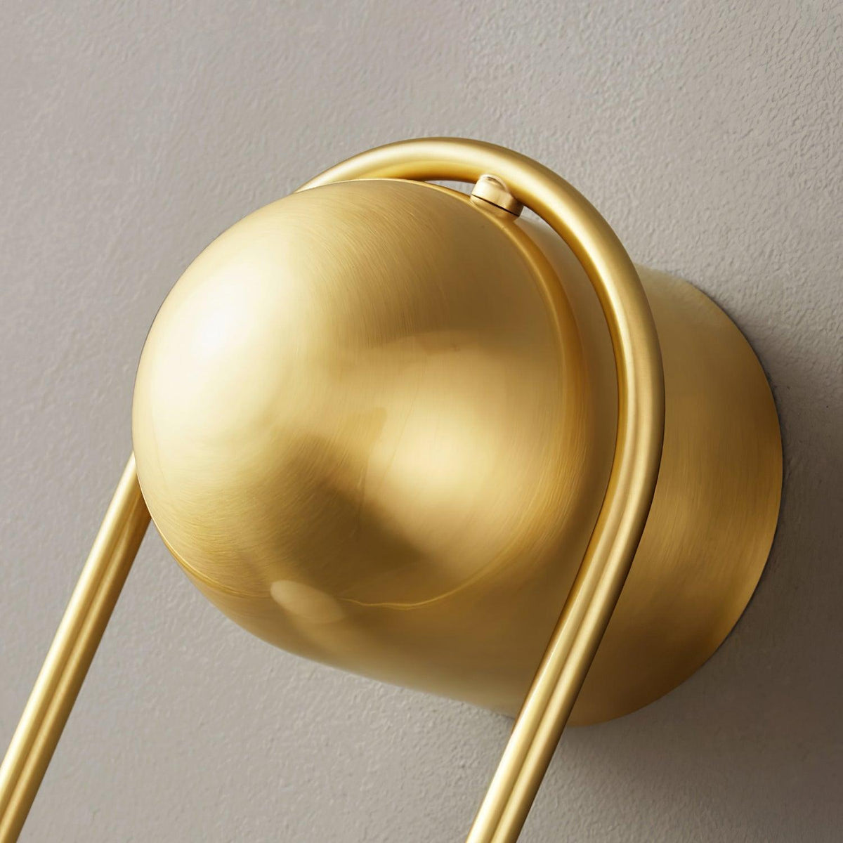 Solarine Radiain aplique de pared minimalista en latón