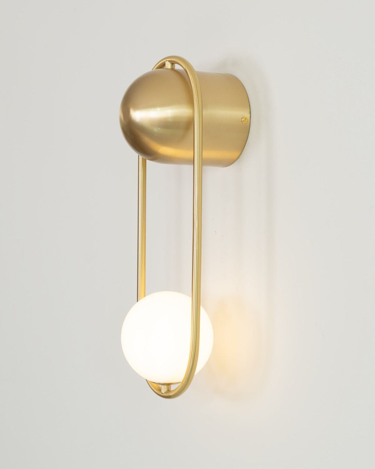 Solarine Radiain aplique de pared minimalista en latón