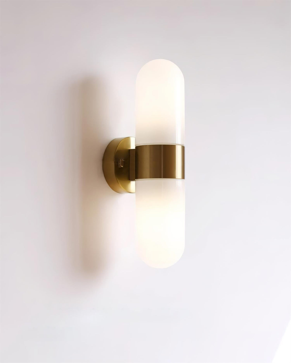 Aplique de pared de metal y vidrio moderno minimalista vertical para dormitorio