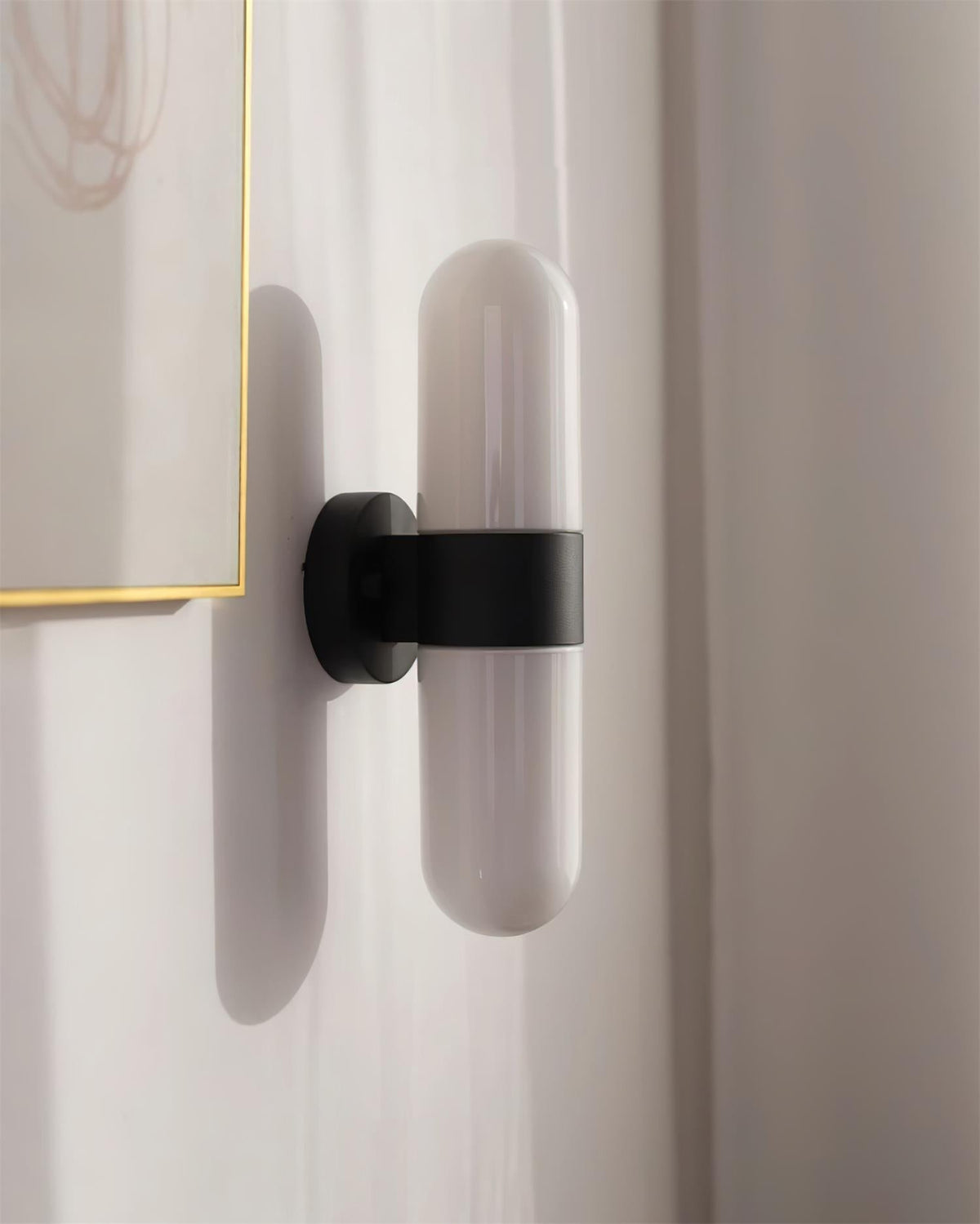 Aplique de pared de metal y vidrio moderno minimalista vertical para dormitorio