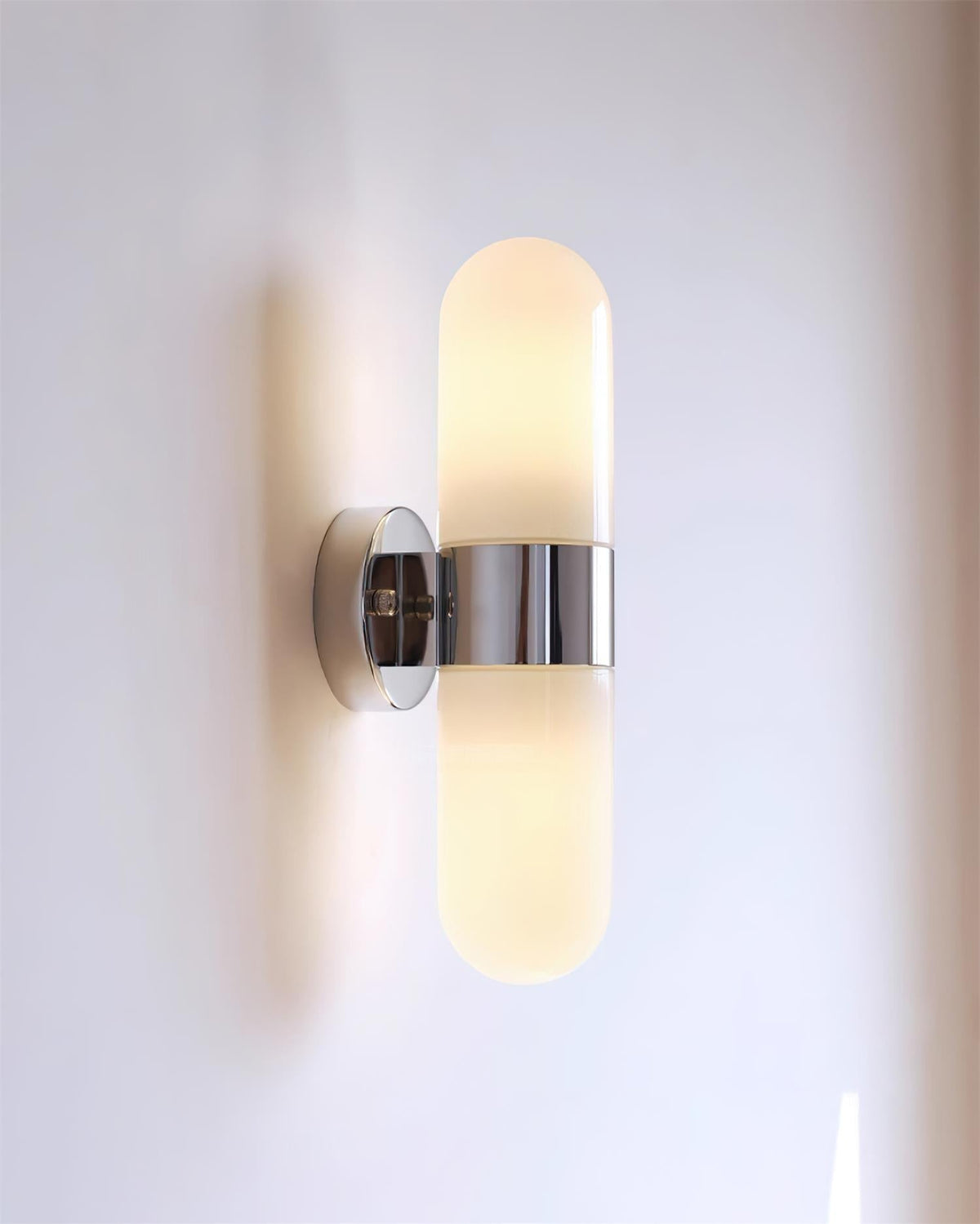 Aplique de pared de metal y vidrio moderno minimalista vertical para dormitorio