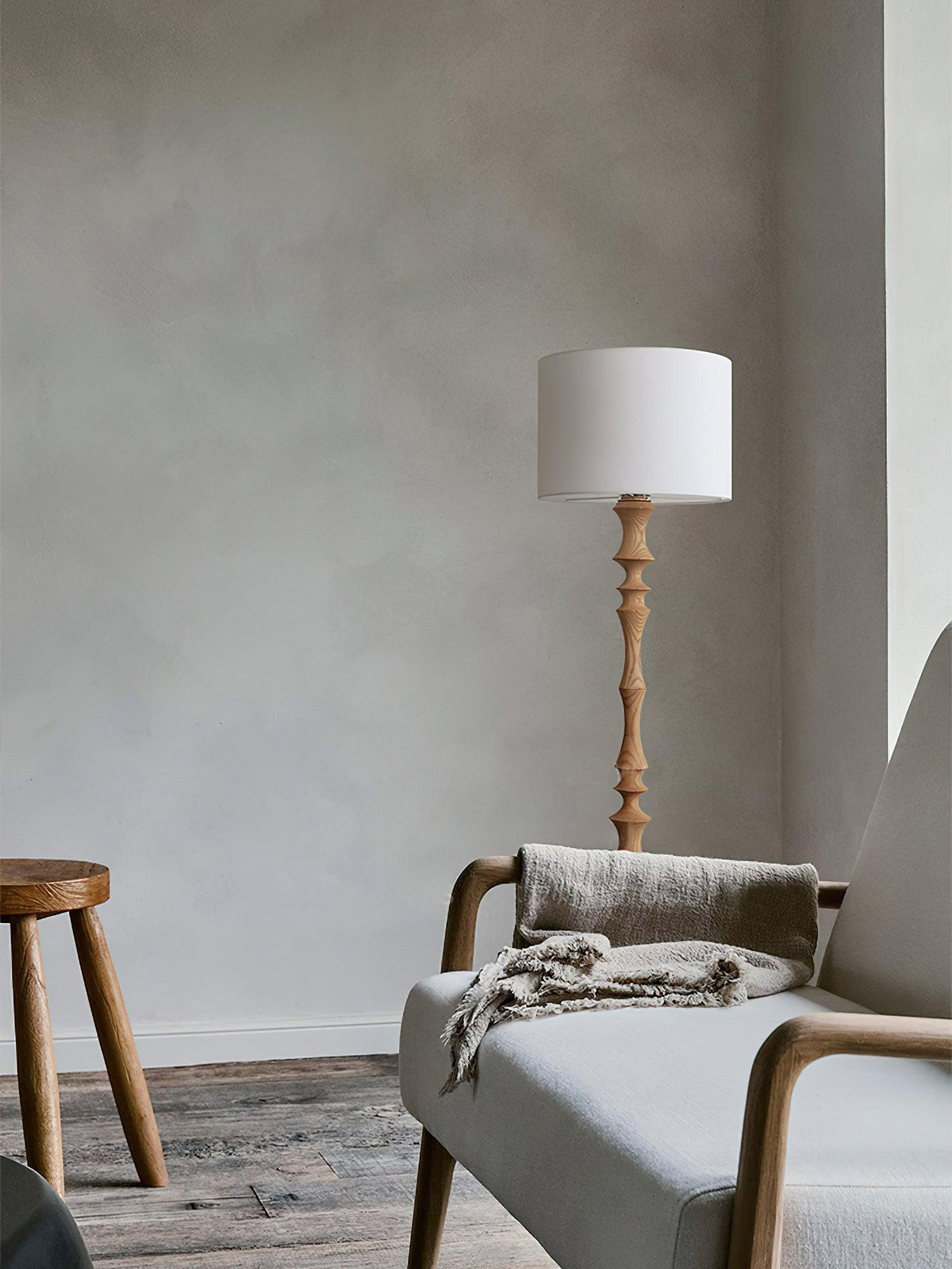 Vilten lámpara de pie elegante de madera