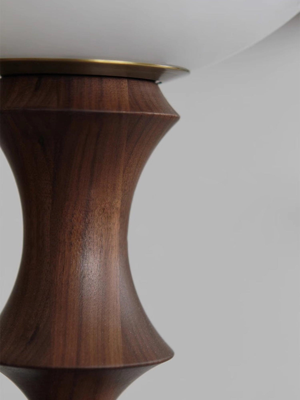 Vilten lámpara de pie elegante de madera