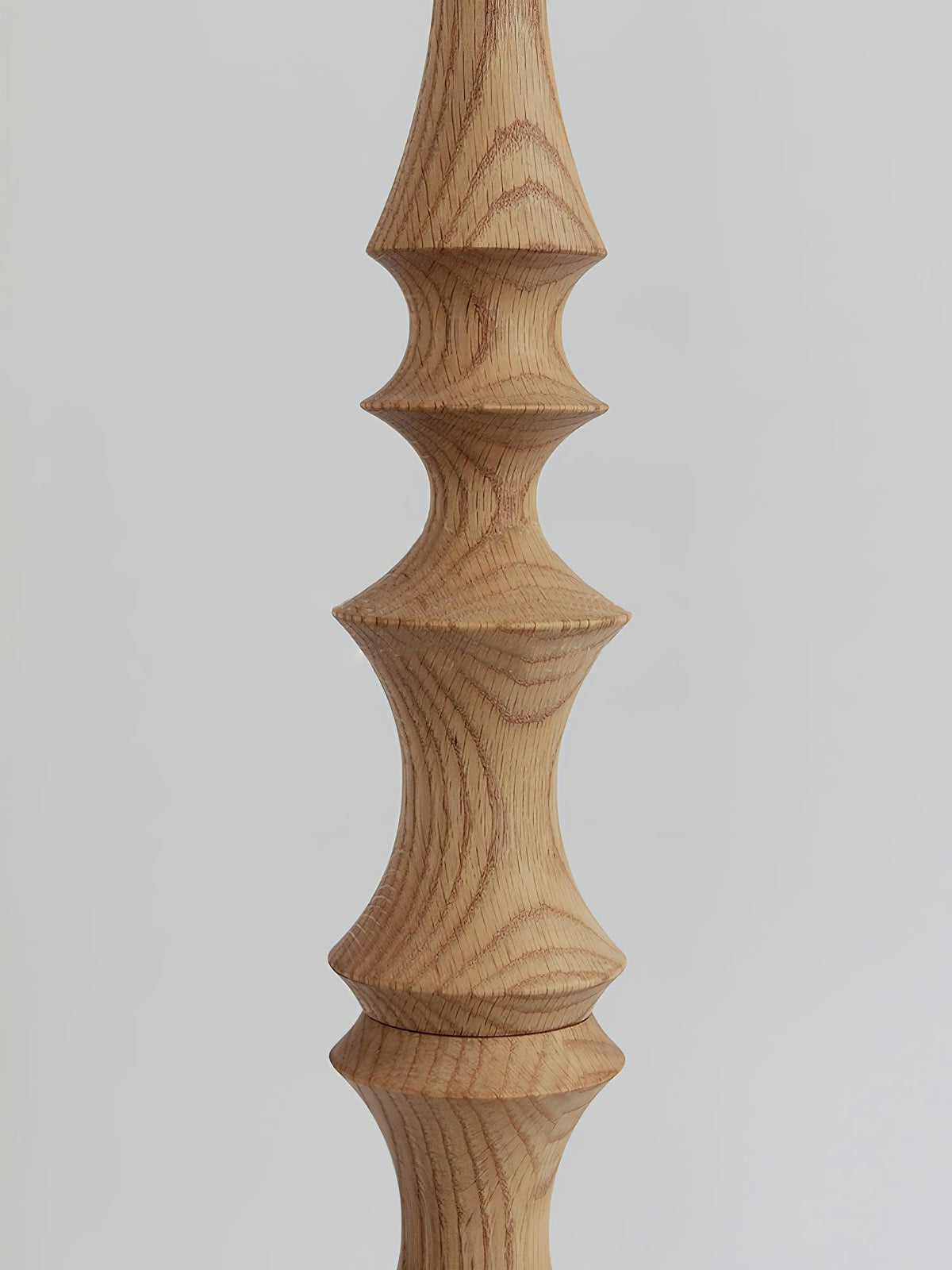 Vilten lámpara de pie elegante de madera