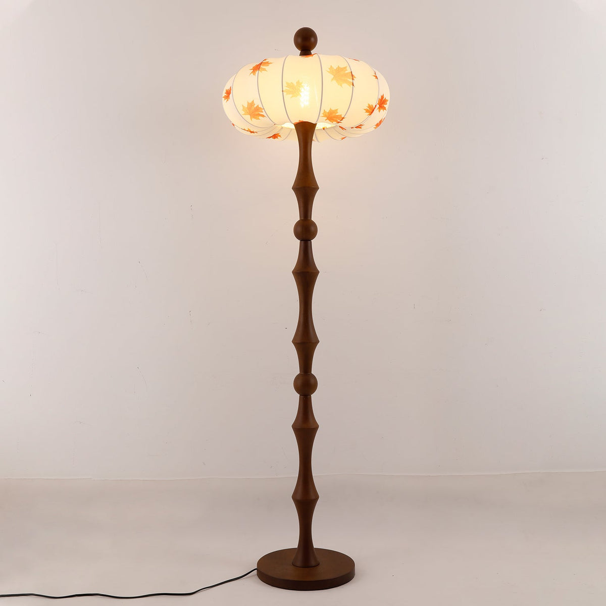Whispen lámpara de pie de madera y tejido vintage