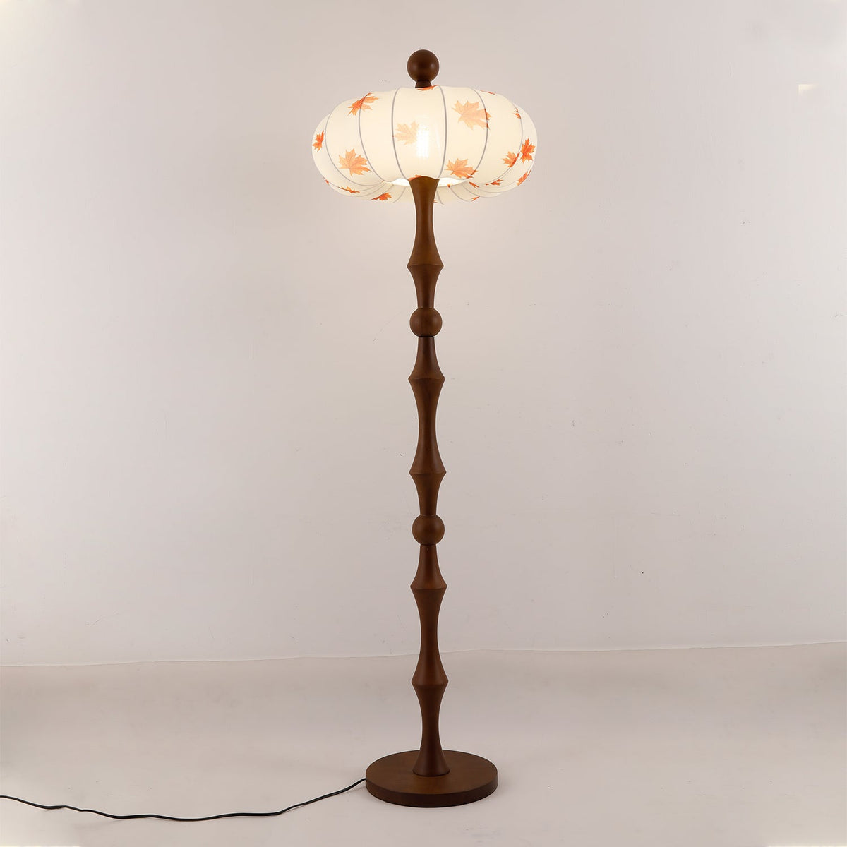 Whispen lámpara de pie de madera y tejido vintage