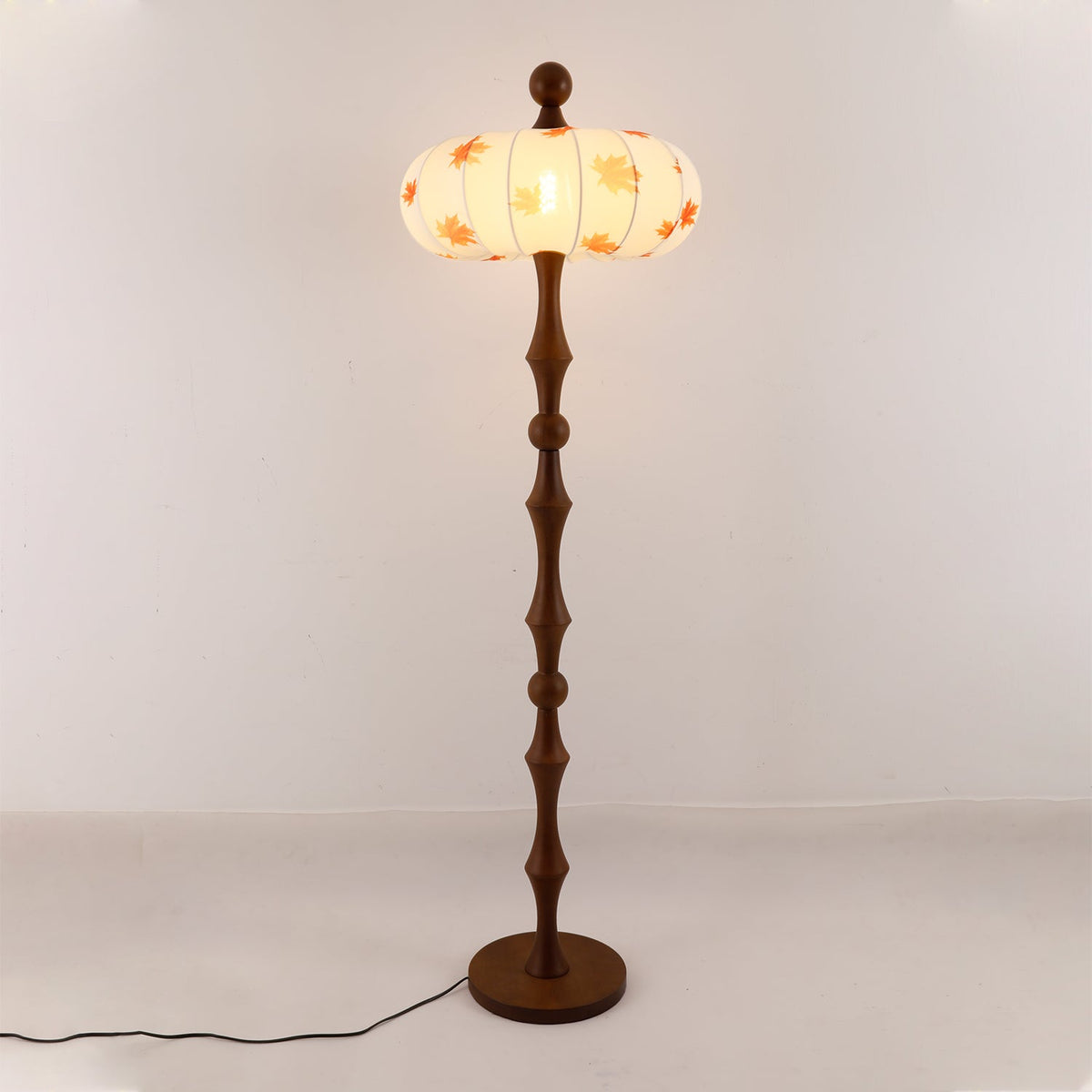Whispen lámpara de pie de madera y tejido vintage
