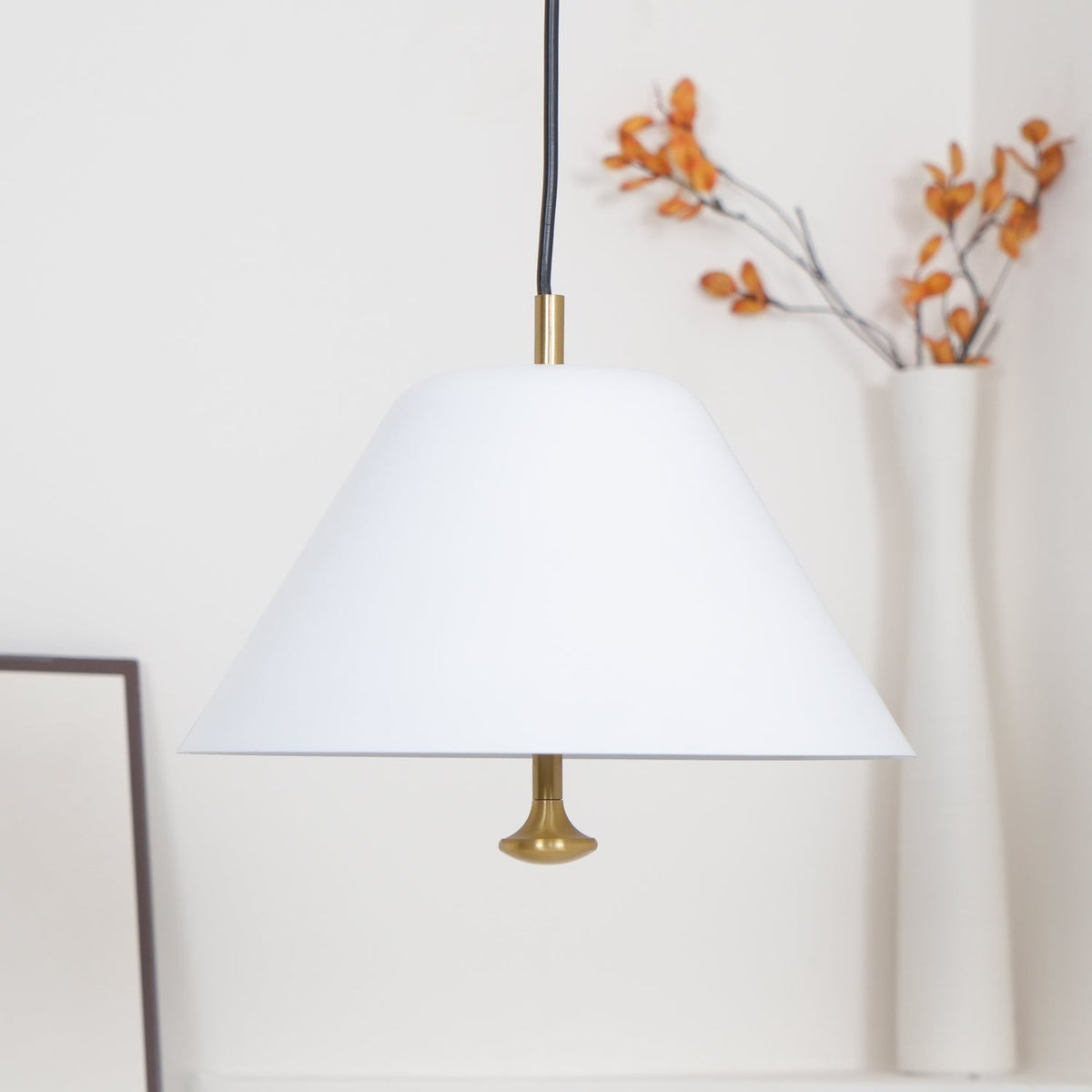 Evir lámpara colgante en vidrio, latón y estilo minimalista