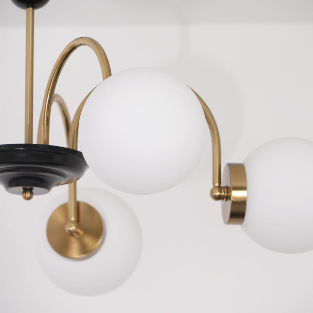 Lámpara de araña con brazos curvos y globos modernos estilo para comedor esfera