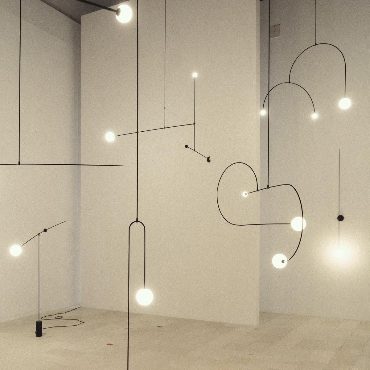 Lustra Chandelier Mobile Black Minimalist