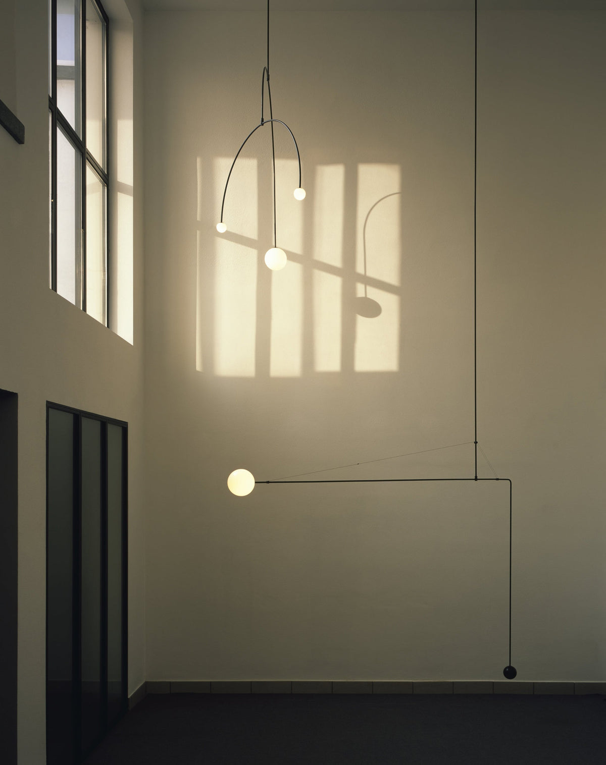 Lustra Chandelier Mobile Black Minimalist