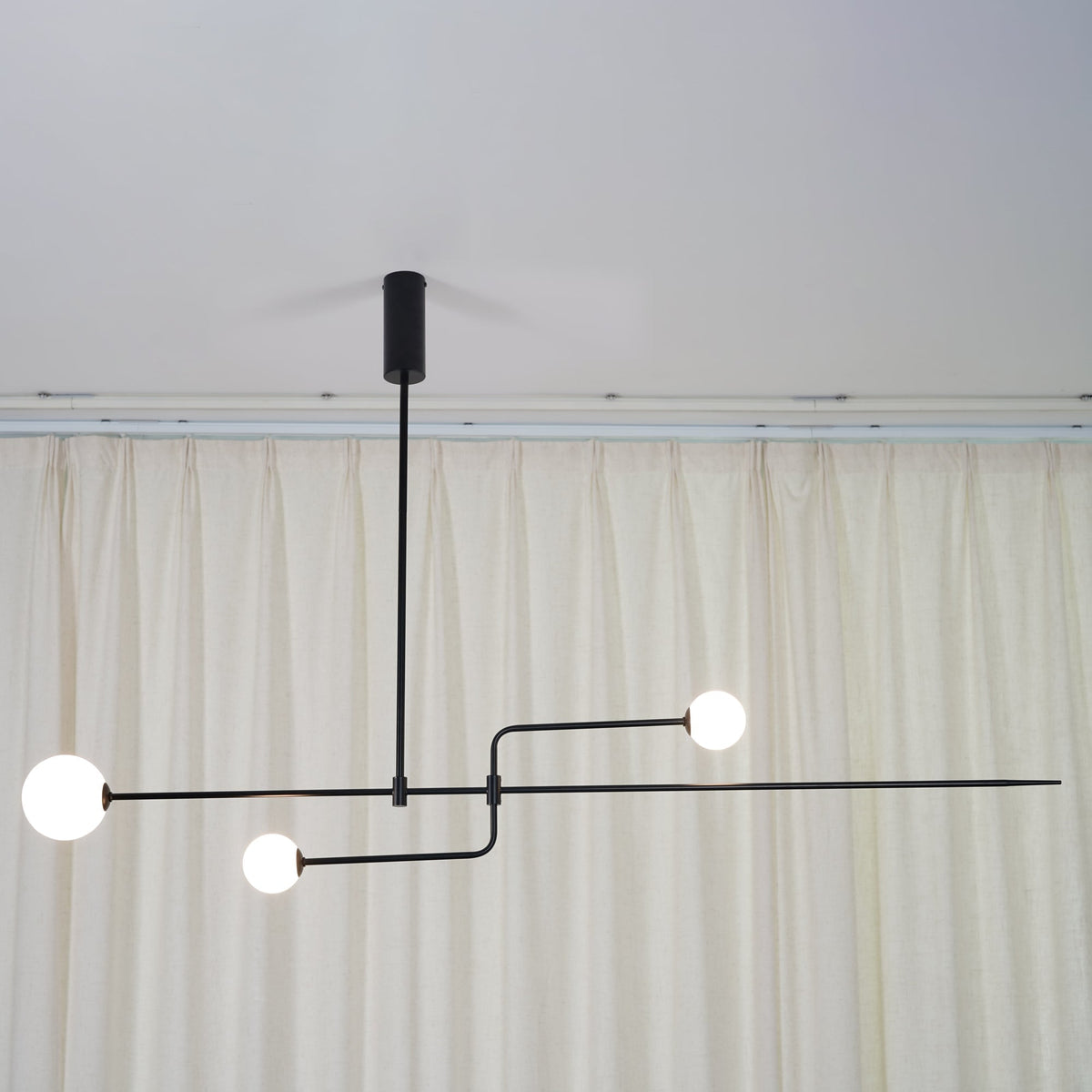 Lustra Chandelier Mobile Black Minimalist